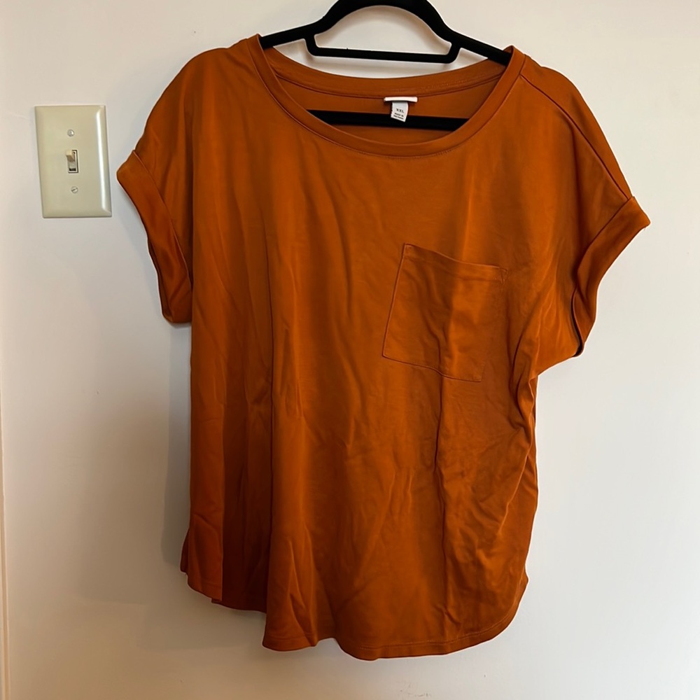 Simple orange pocket tee